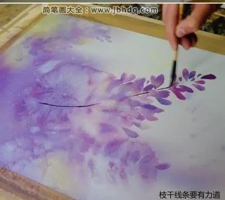 步骤五：为了使花瓣更丰富，晕染第二遍加点玫瑰红、永固黄，画枝干线条要有力度。