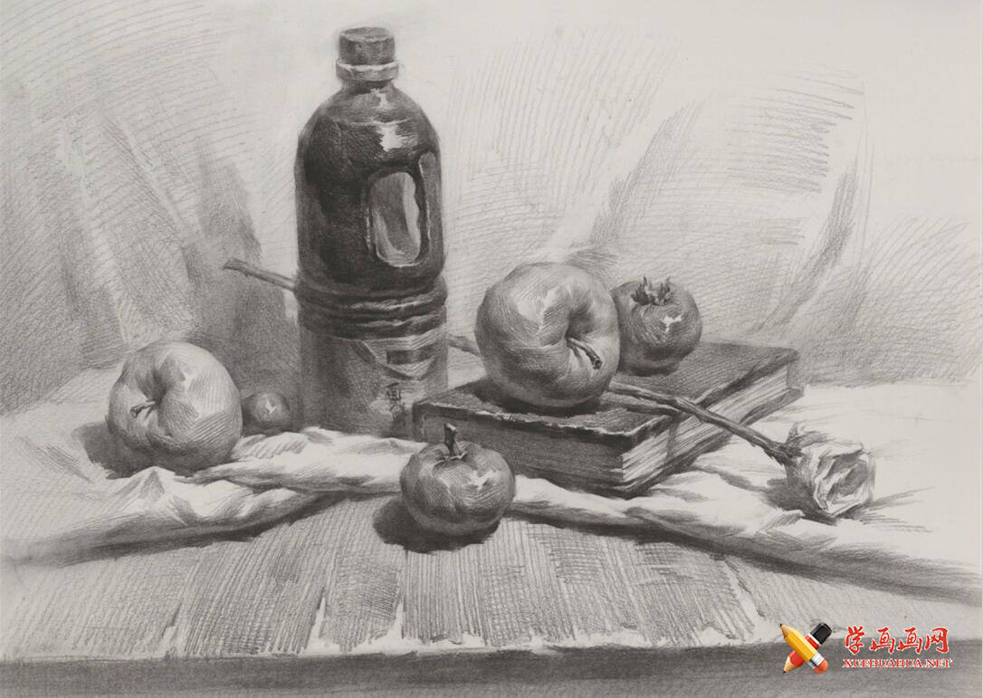 静物素描画：酱油壶、玫瑰花、面包、书、苹果组合画法高清临摹图片(1)