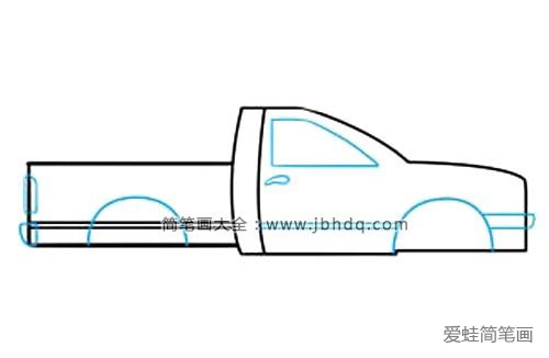6.向车辆添加更多细节。用两条直线和一条曲线包围乘客窗。画一个类似逗号的曲线形状来表示门把手。画一个半圆穿过卡车的床，另一个在前端，表示车轮。在卡车床的后面围上弯曲的矩形以表示后保险杠和尾灯。继续从卡车床对面的驾驶室平行线，并绘制从前挡泥板到卡车前面的弯曲矩形代表前保险杠。