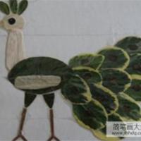 树叶贴画作品：孔雀